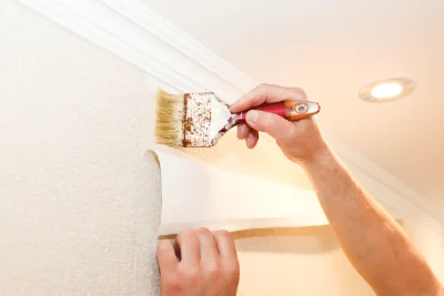 Pose de papier peint à Saint-Valentin — revêtements muraux et toiles de verre